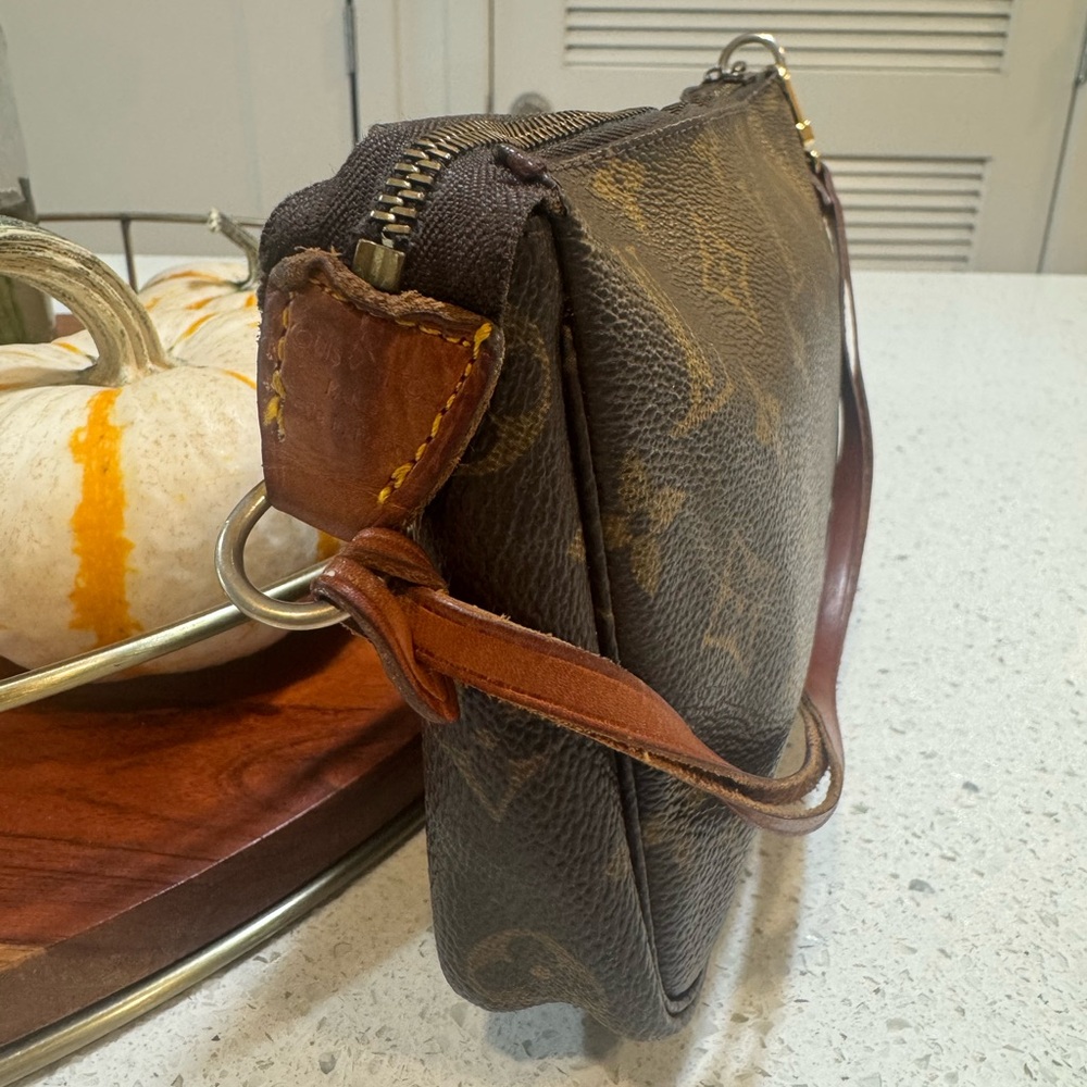 SOLD Vintage Louis Vuitton Monogram Pochette Accessoires with COA - Picture 7 of 15